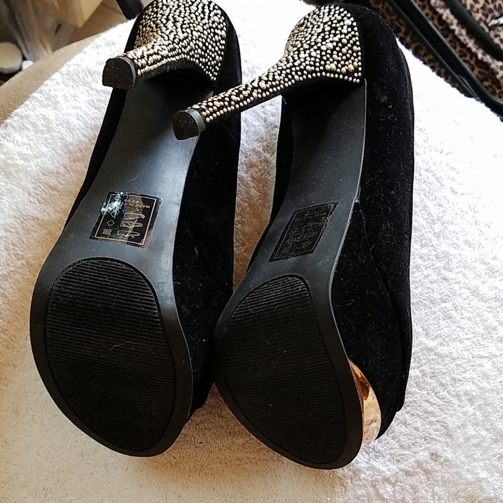 Shoes - Picture 5 of 6